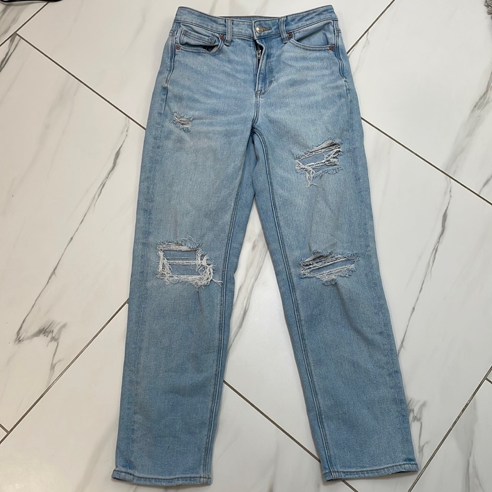 AE Strigid Ripped Mom Jean Size 4